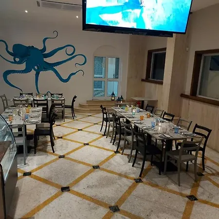 Ambassador Hotel 3*