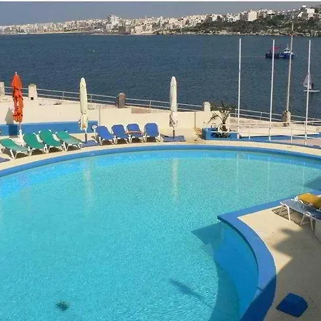 Ambassador Hotel 3*