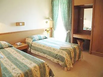 Ambassador 3*