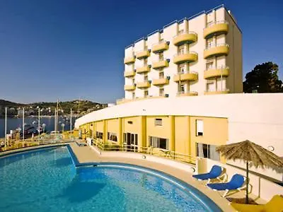 Ambassador מלון Xemxija Bay