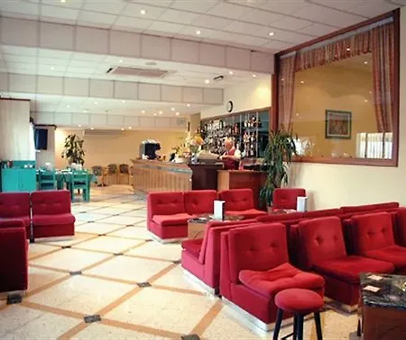 Ambassador Hotell 3*